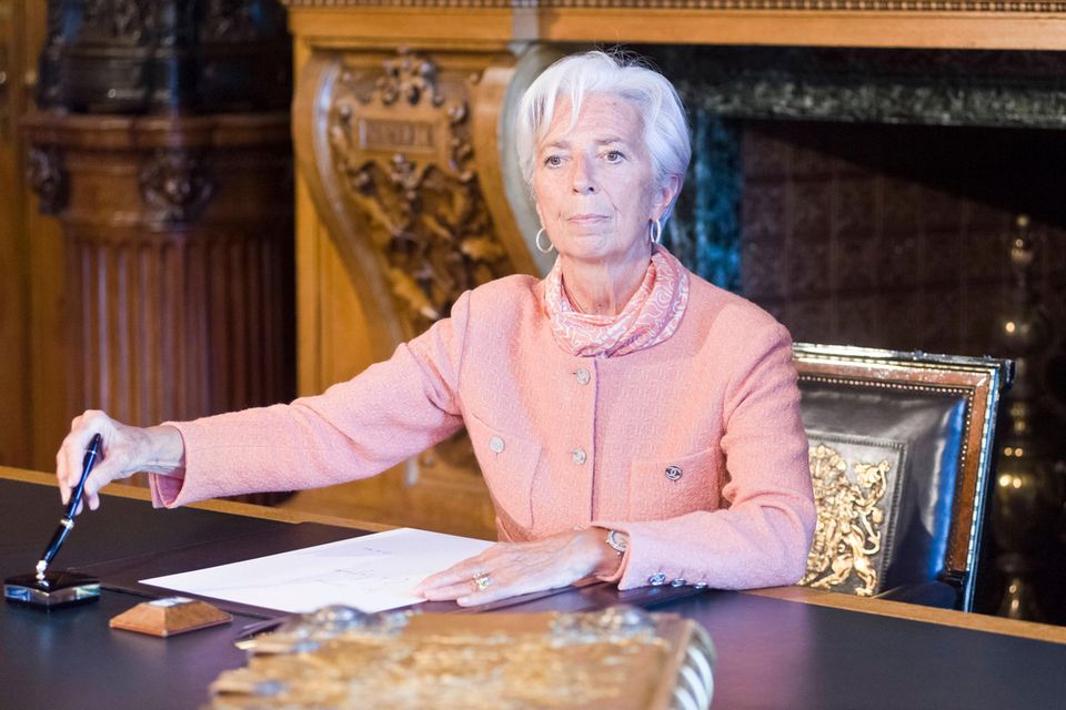 EZB-Präsidentin Christine Lagarde hat eine Indexierung der EZB-Gehälter zurückgewiesen