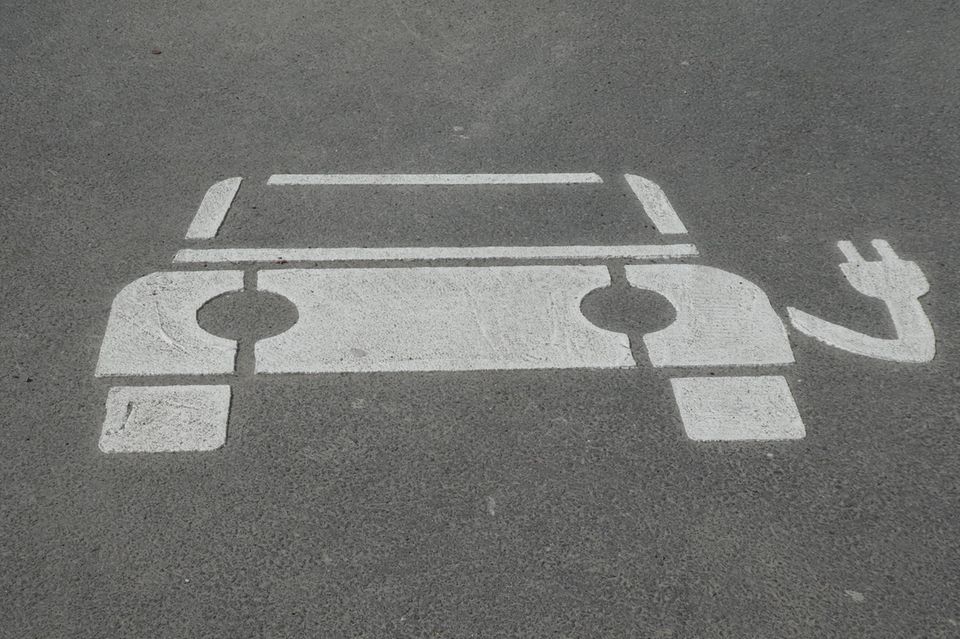 Auf diesem Parkplatz haben E-Autos schon Vorrang
