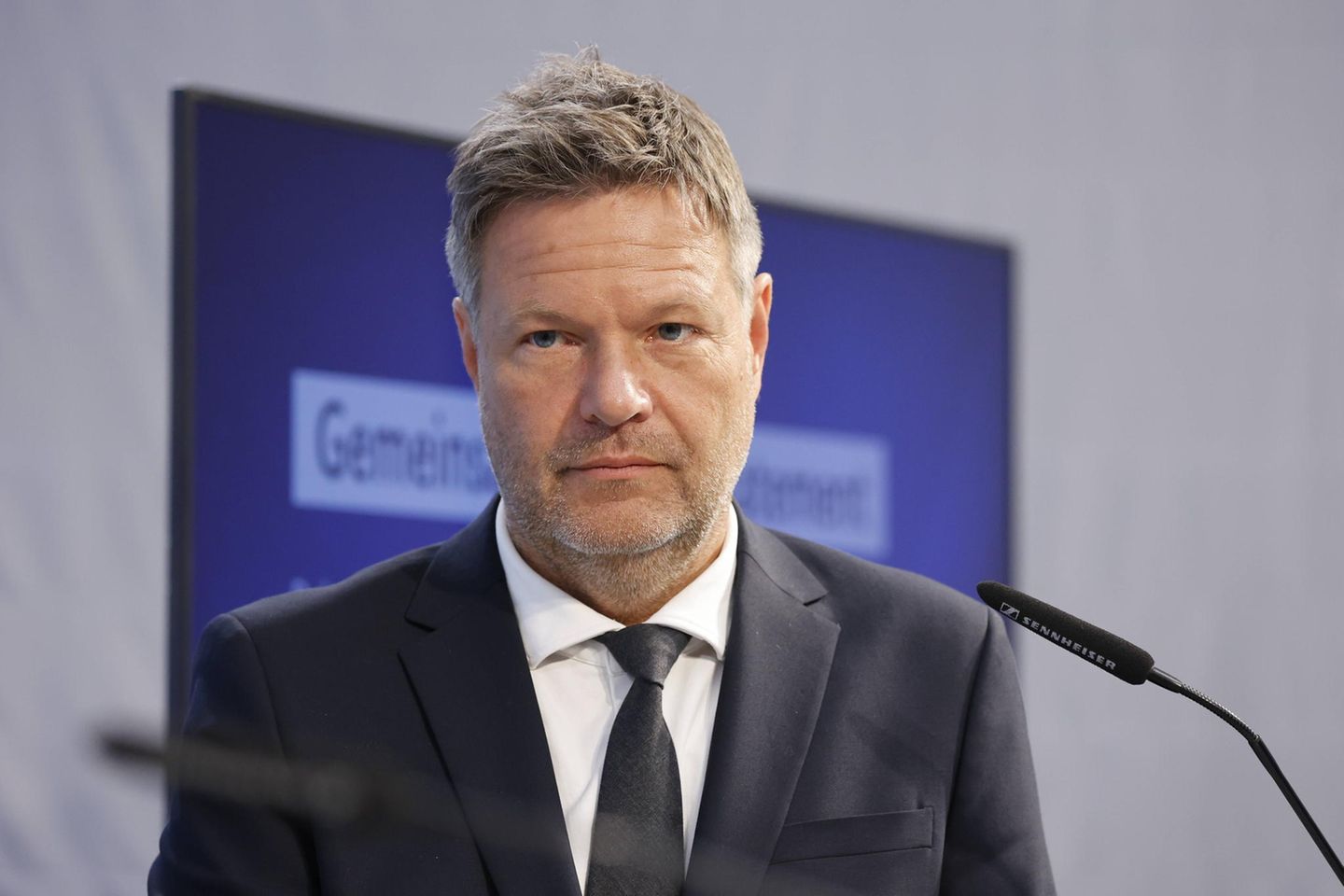 Bundesminister für Wirtschaft und Klimaschutz Robert Habeck bei einer Pressekonferenz