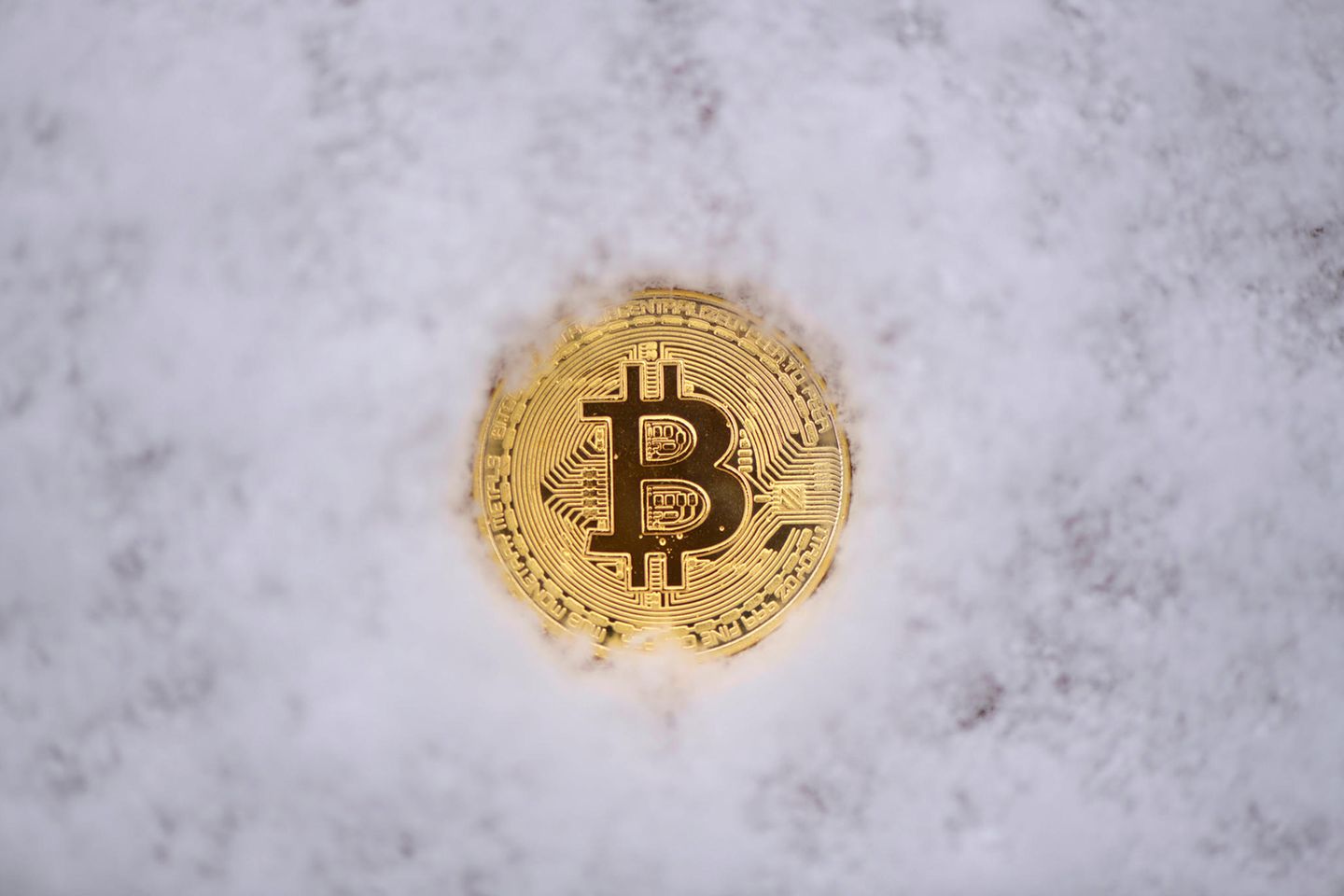 Kryptowährungen wie der Bitcoin sind in den vergangenen Tagen auf ein 18-Monats-Tief gefallen. Grund dafür ist auch der Crash beim Stablecoin TerraUSD