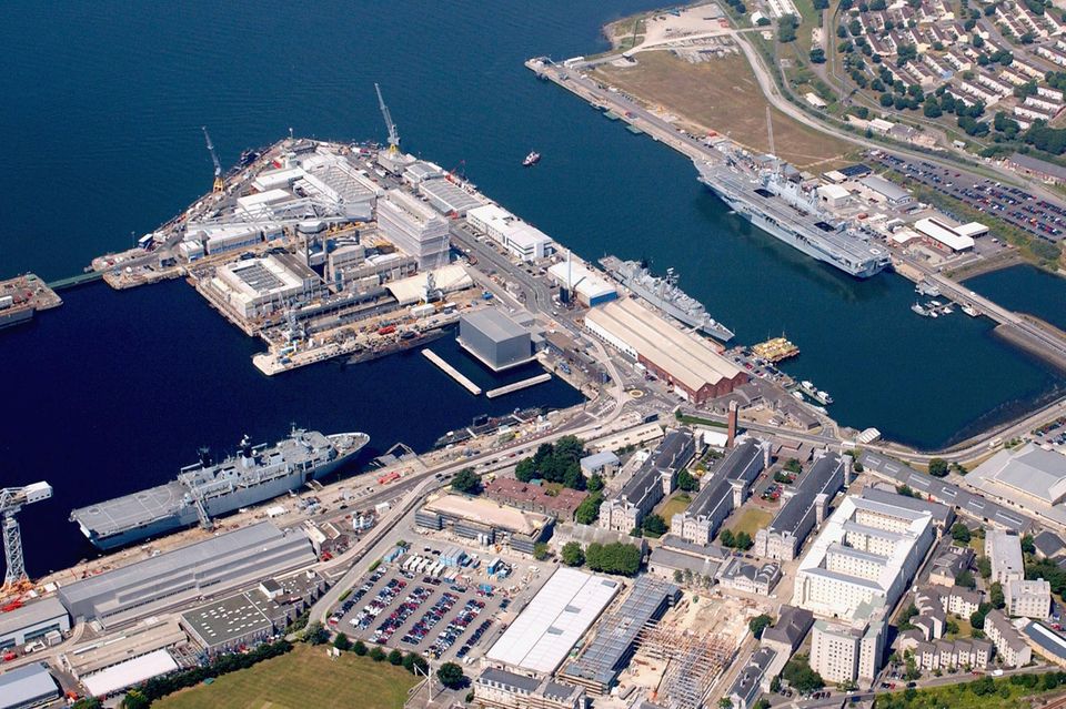 Lufbild von den Hafenanlagen in Devonport