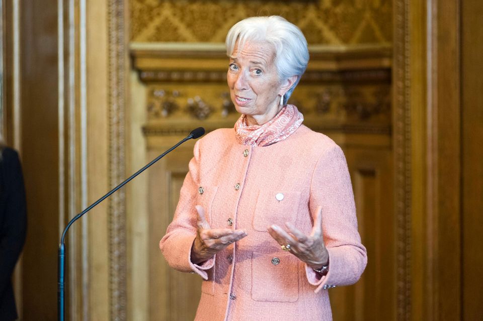 EZB-Präsidentin Christine Lagarde hat angekündigt, den Leitzins um 50 Basispunkte anzuheben. Damit hat sie sich auch selbst unter Druck gesetzt