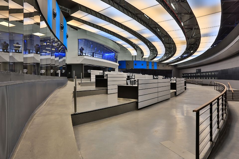 In Südafrika haben Siemens Mobility und die Bahngesellschaft PRASA in der Provinz Gauteng zuletzt ein neues Signalsystem in den Bahnhöfen Johannesburg Park, Braamfontein und Pretoria installiert. Für ein neues Hochgeschwindigkeitsnetz gibt es Pläne für Verbindungen zwischen Pretoria, Durban und Johannesburg. Über beginnende Machbarkeitsstudien sind sie aber noch nicht hinausgekommen. China hat bereits Interesse an einer Partnerschaft signalisiert. Die Volksrepublik hat in Nigeria eine Schnellstrecke zwischen der Metropole Lagos und Ibadan im Südwesten des bevölkerungsreichsten Landes Afrikas gebaut. Die benötigt jedoch für etwa 150 Kilometer zweieinhalb Stunden.