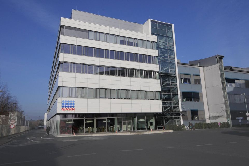 Die graue Hauptverwaltung von Qiagen