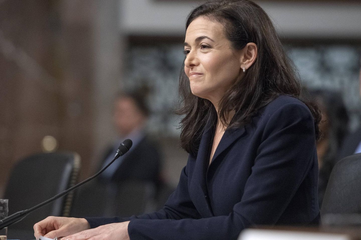 Sheryl Sandberg vor einem Ausschuss des US-Senats