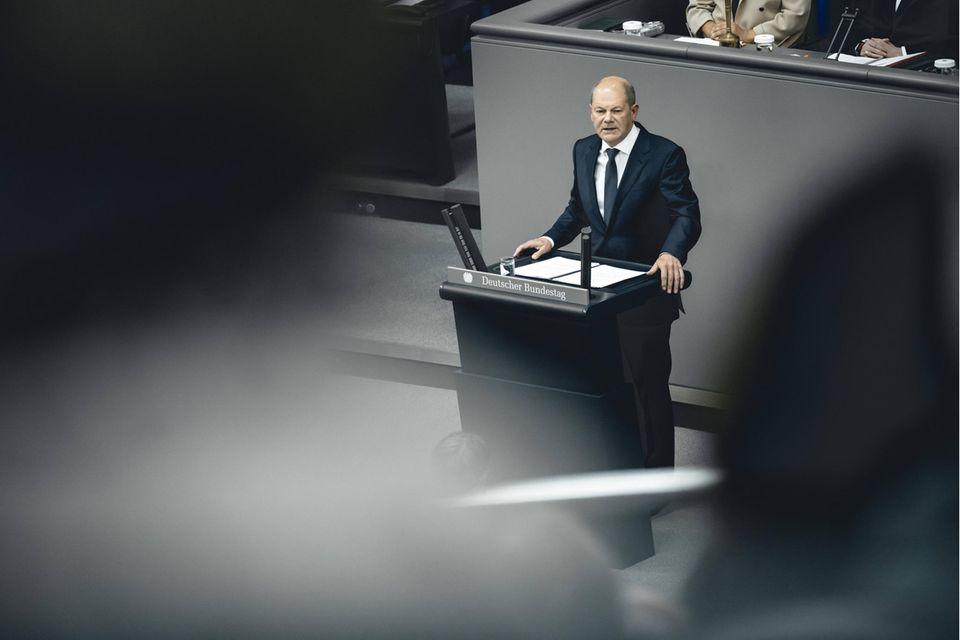 Olaf Scholz hält im Bundestag eine Rede