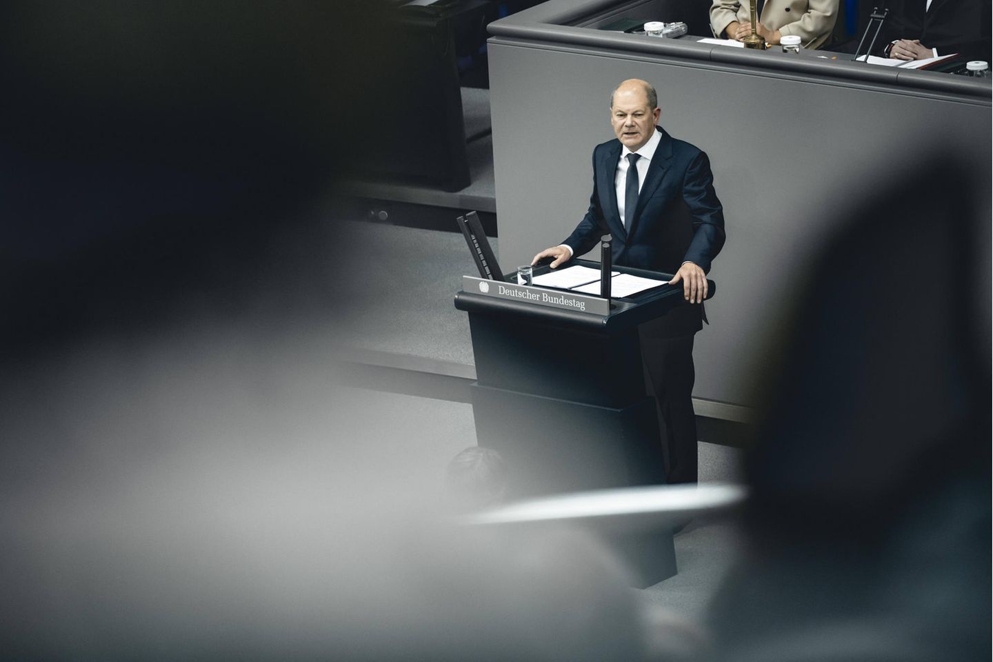 Olaf Scholz hält im Bundestag eine Rede