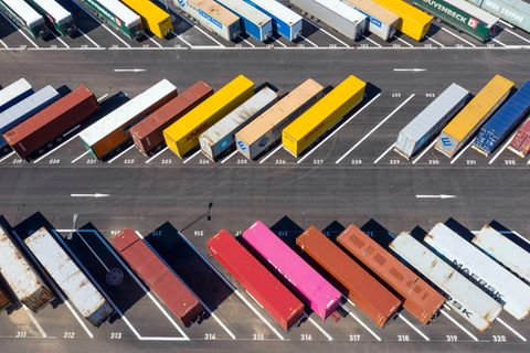 Fast 1,4 Billionen Euro betrug das deutsche Exportvolumen 2021. Im Bild: LKW-Auflieger und -Container