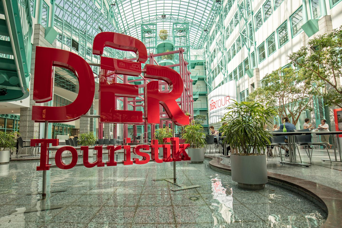 DER Touristik sitzt in Köln, hat aber eine zweite Zentrale in Frankfurt