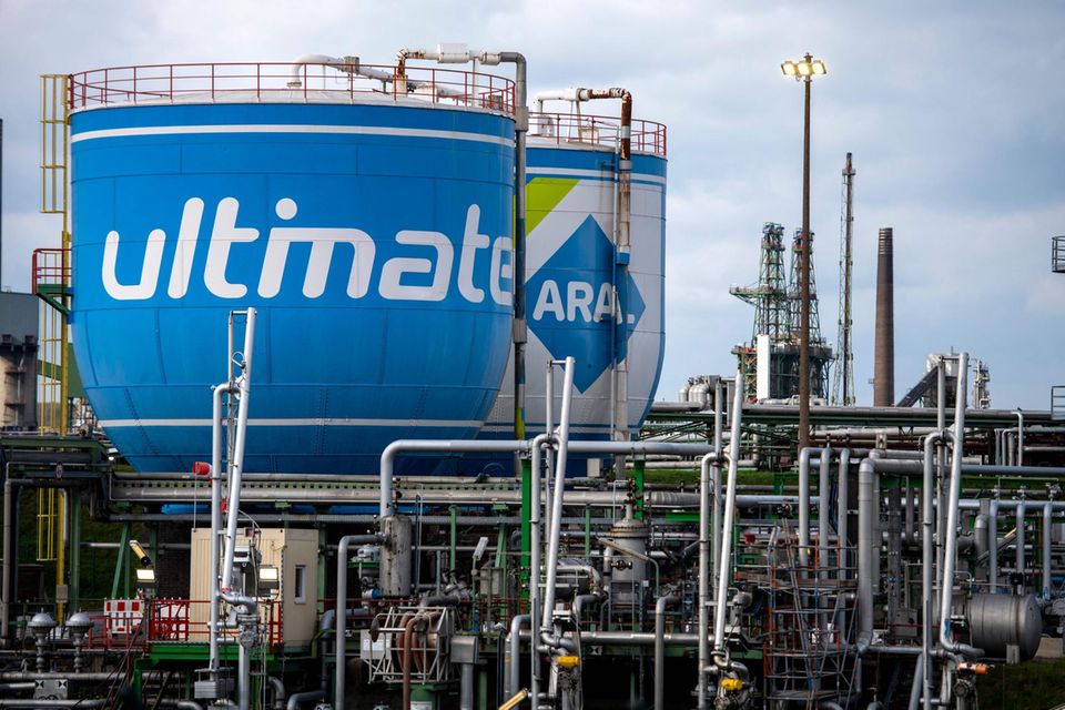 Aufnahme eines Tanklagers von Aral auf dem Gelände der Erdölraffinerien Ruhr Oel