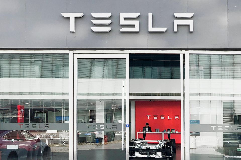 Tesla verbesserte sich im Gesamt-Ranking von Platz acht auf Platz sechs und kam mit einer Marktkapitalisierung von 1,1 Billionen Dollar erstmals in den 13-stelligen Bereich. PWC attestierte Elon Musks Autobauer ein Plus von 74 Prozent und stufte ihn damit in den Wachstums-Charts auf dem dritten Rang ein. Das konnten aber zwei Unternehmen noch toppen.