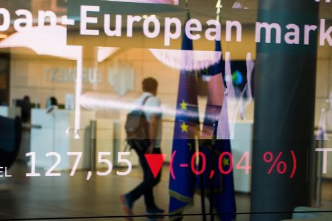 In der Lobby der Börse Euronext in Paris werden Kursinformationen angezeigt