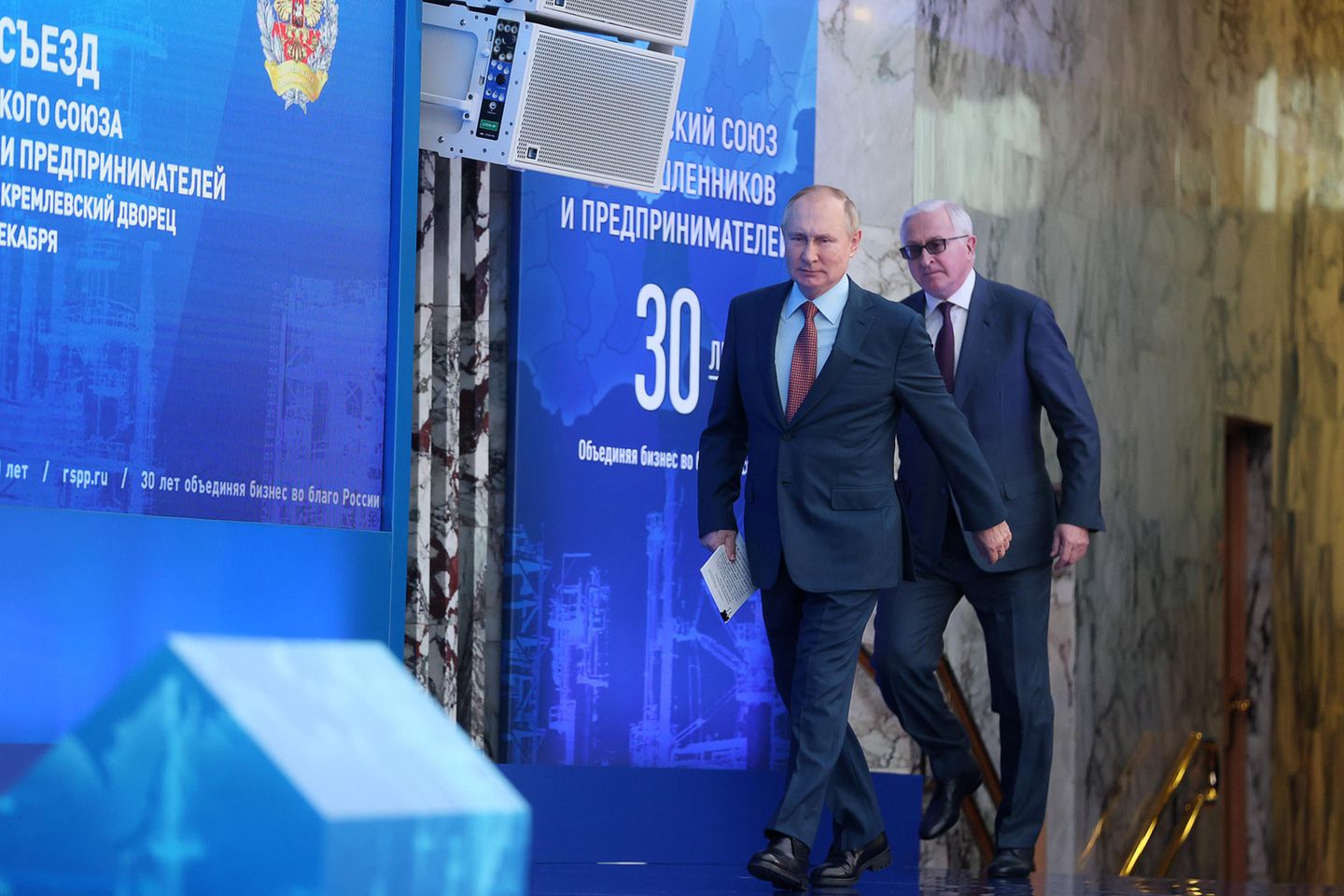 Wladimir Putin vorneweg, Alexander Schochin hinterdrein: Wirtschaftsreformer haben in Russland nichts mehr zu melden