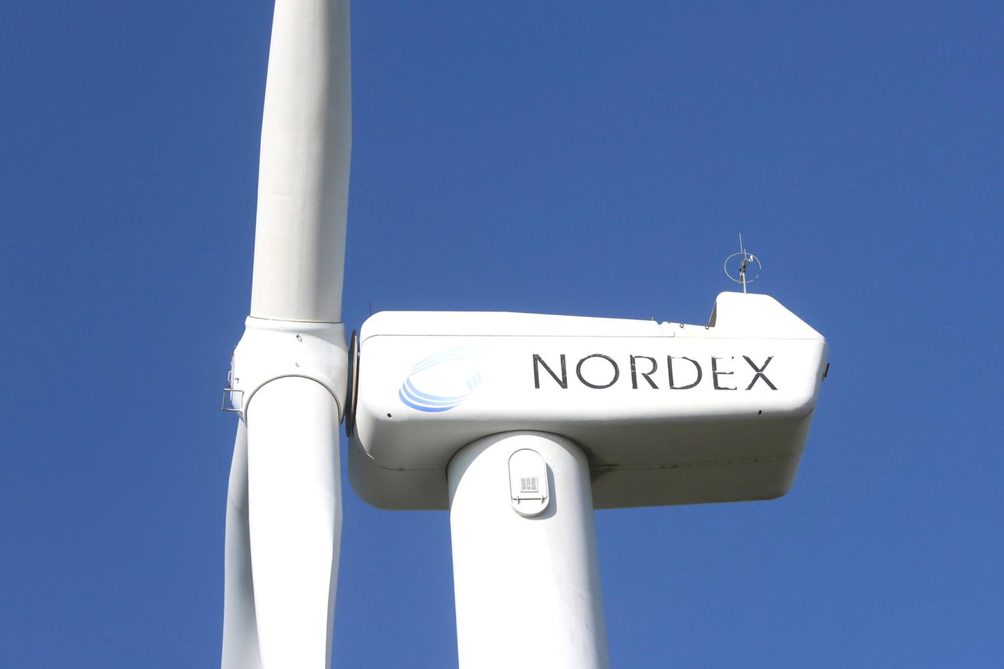 Blick auf eine Windkraftanlage der Firma Nordex