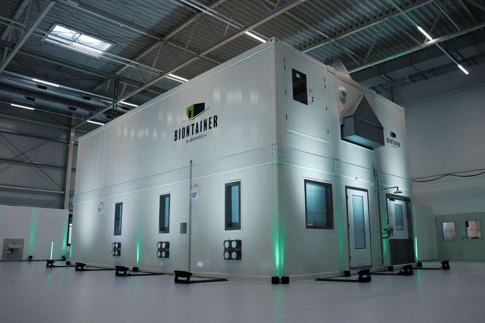 Corona-Impfstoffe: Die Mainzer Firma Biontech will bis Ende 2022 die ersten Container zur Impfstoffproduktion in der ruandischen Hauptstadt Kigali startklar haben. Die Mainzer Firma Biontech will bis Ende 2022 die ersten Container zur Impfstoffproduktion in der ruandischen Hauptstadt Kigali startklar haben.