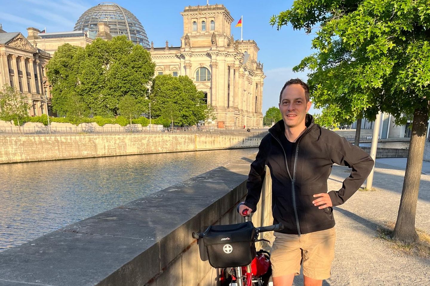Der gebürtige Brite Jon Worth ist durch seine Kritik am Brexit bekannt geworden. Jetzt hat er ein neues Projekt: Er will möglichst viele innereuropäischen Grenzen mit dem Zug abfahren. Das gelingt mal besser und mal schlechter