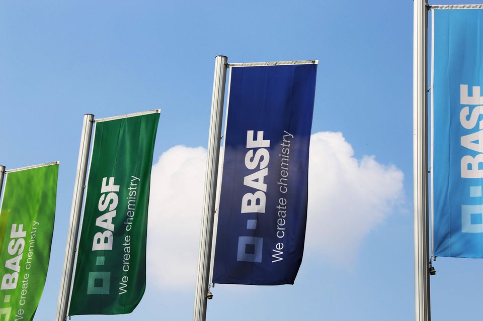 Beim Rivalen BASF geht es um 0,62 Prozent der Aktien, was etwa einer Viertelmilliarde Euro entspricht