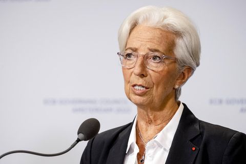 Christine Lagarde mit kurzen grauen Haare und Brille