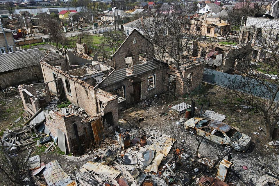 Zerstörtes Haus in Horenka bei Kiew