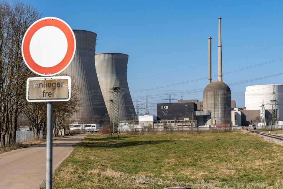 Alle der noch laufenden Atomkraftwerke in Deutschland sind Leichtwasserreaktoren, konkret: Druckwasserreaktoren. Der letzte Siedewasserreaktor Gundremmingen C wurde am 31. Dezember 2021 abgeschaltet. Zur Kühlung der Brennstäbe können neben Wasser auch Gase (zum Beispiel Helium) oder Flüssigmetalle (etwa Natrium oder Blei) eingesetzt werden.