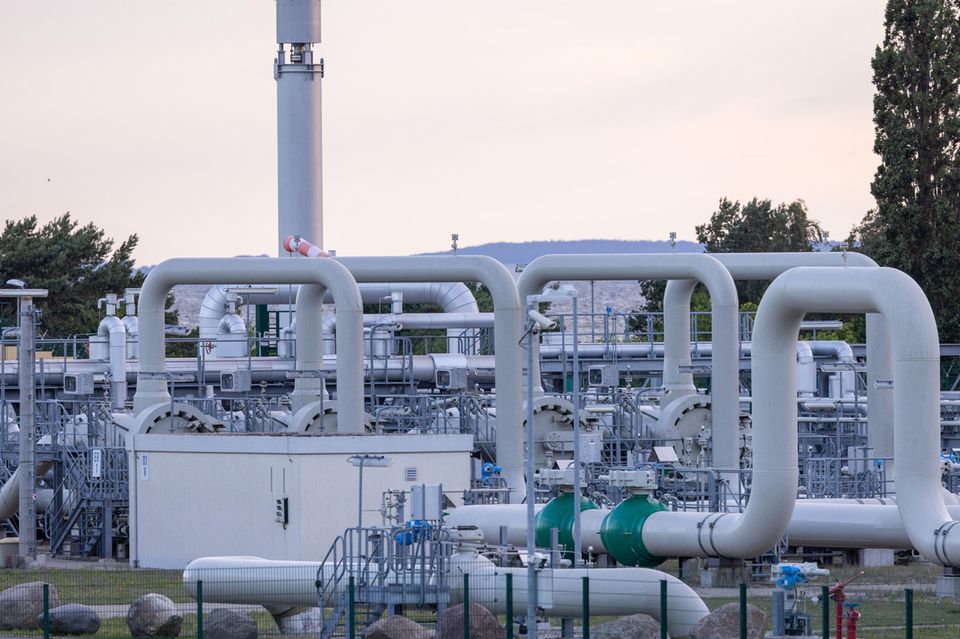 Rohrsysteme und Absperrvorrichtungen in der Gasempfangsstation der Ostseepipeline Nord Stream 1