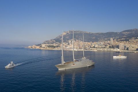 Luftaufnahme der 143 Meter langen Segelyacht Sailing Yacht A vor Monaco