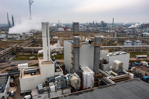 Blick auf das Gaskraftwerk im Chemiepark Leuna
