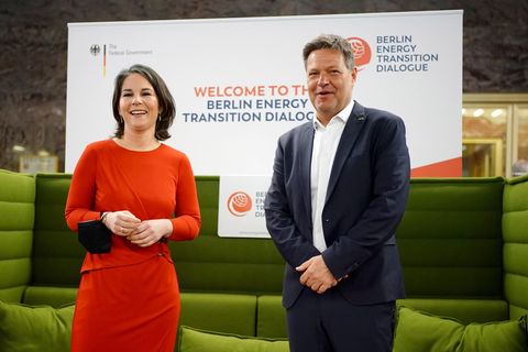 Annalena Baerbock und Robert Habeck posieren für die Kamera