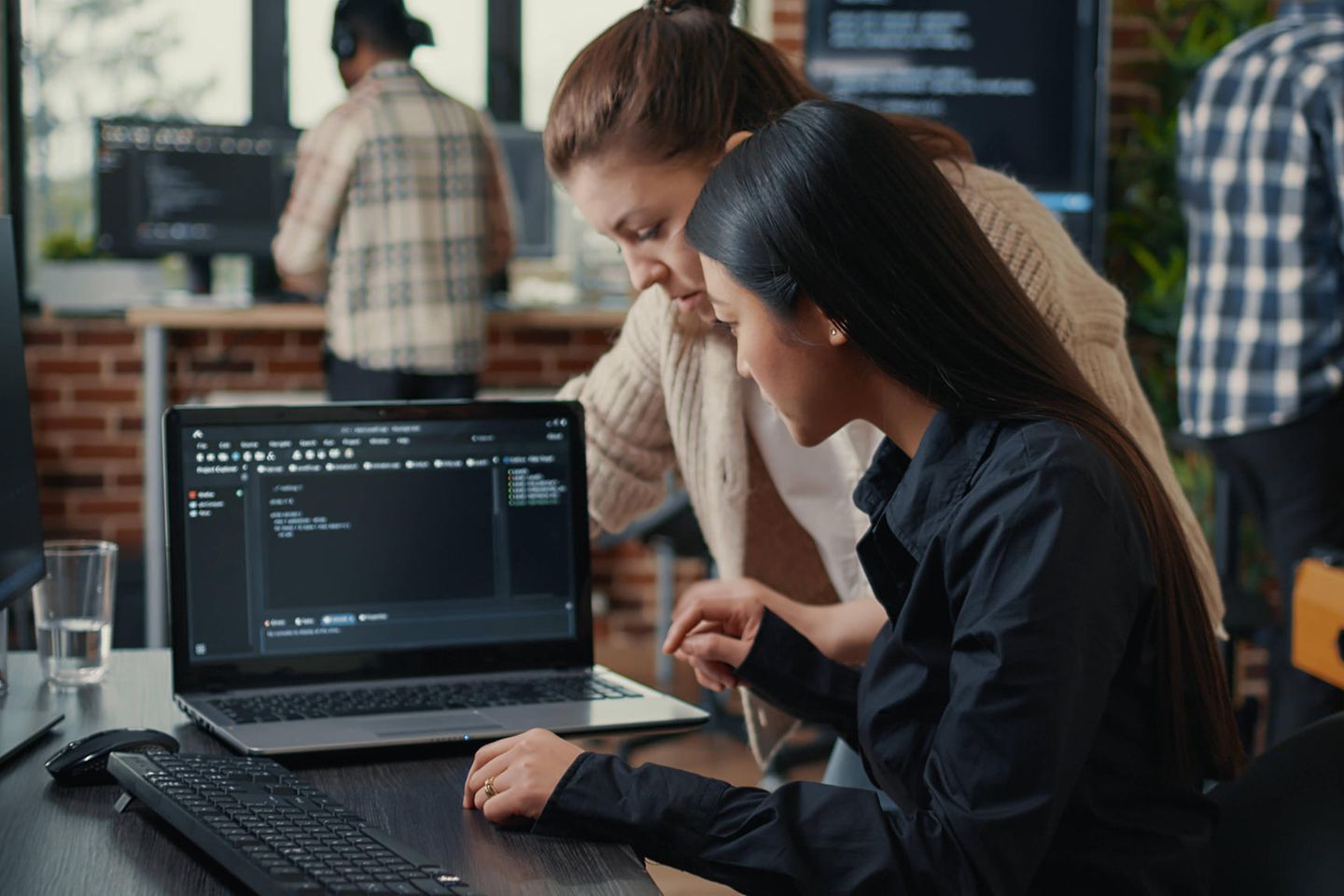 Softwarentwicklerinnen und -entwickler sind Mangelware in Deutschland