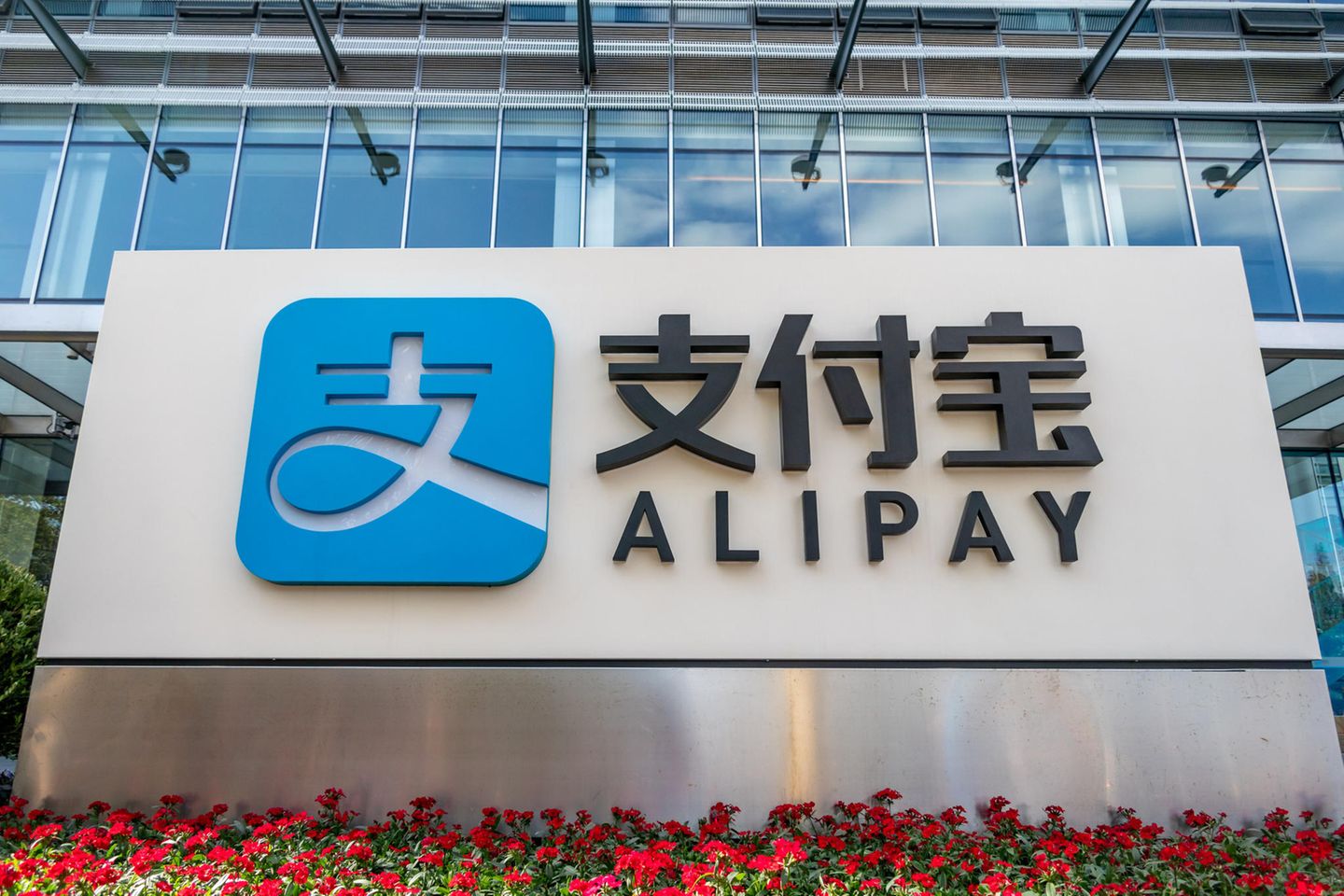 Tech-Giganten wie Alipay werden vom chinesischen Staat mit Regulierungen belegt.