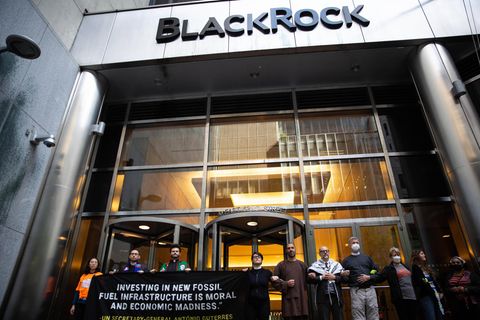 Klimaprotestierende blockierten im Mai den Haupteingang zur Blackrock-Zentrale in New York