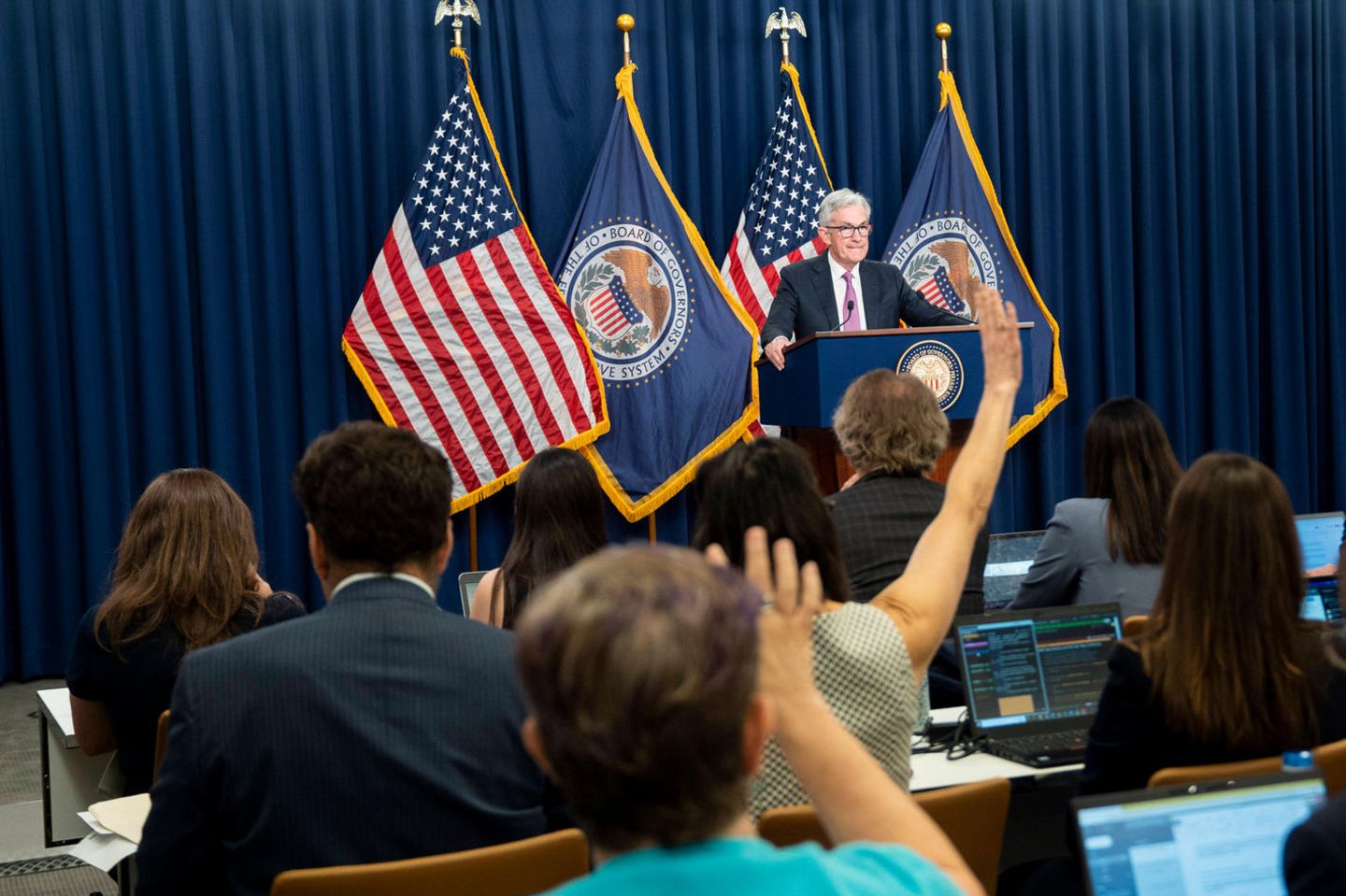 Jerome Powell, Chef der US-Notenbank Fed, steht am Rednerpult