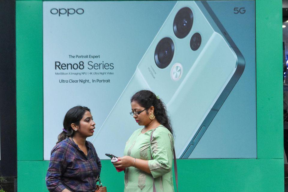 Ein Store des chinesischen Handyherstellers Oppo in Kalkutta. Oppo teilt sich mit Vivo und Xiaomi de facto den indischen Mobilfunkmarkt