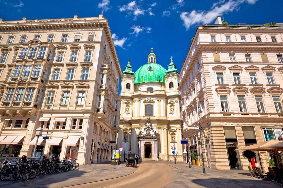 Österreich kommt in dem Ranking auf Platz sieben. Kunden zahlen pro Liter Benzin 2,040 Euro (ohne Steuern: 1,211 Euro).