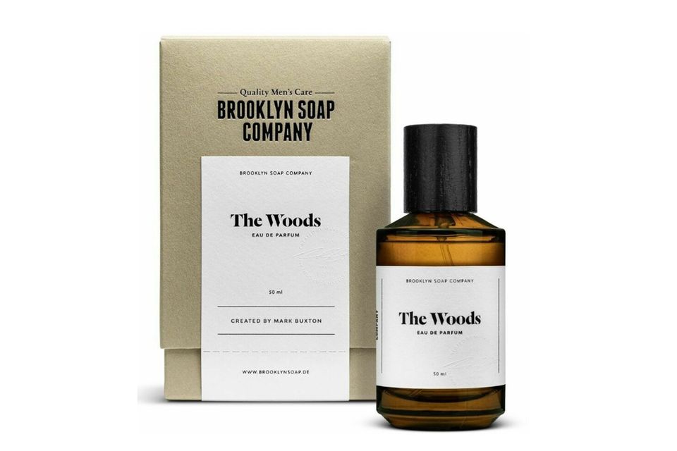 Für Charakterköpfe: Eau de Parfum „The Woods“ von Brooklyn Soap Company mit Noten von Kaschmirholz, Bergamotte, schwarzem Pfeffer und Muskat, Parfümeur: Mark Buxton; bklynsoap.com