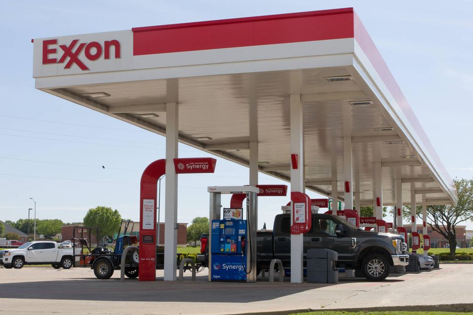 Exxon Der US-amerikanische Mineralölkonzern Exxon Mobile machte im zweiten Quartal des laufenden Jahres 17,9 Milliarden US-Dollar. Im zweiten Quartal des Vorjahres waren es noch 4,7 Milliarden.