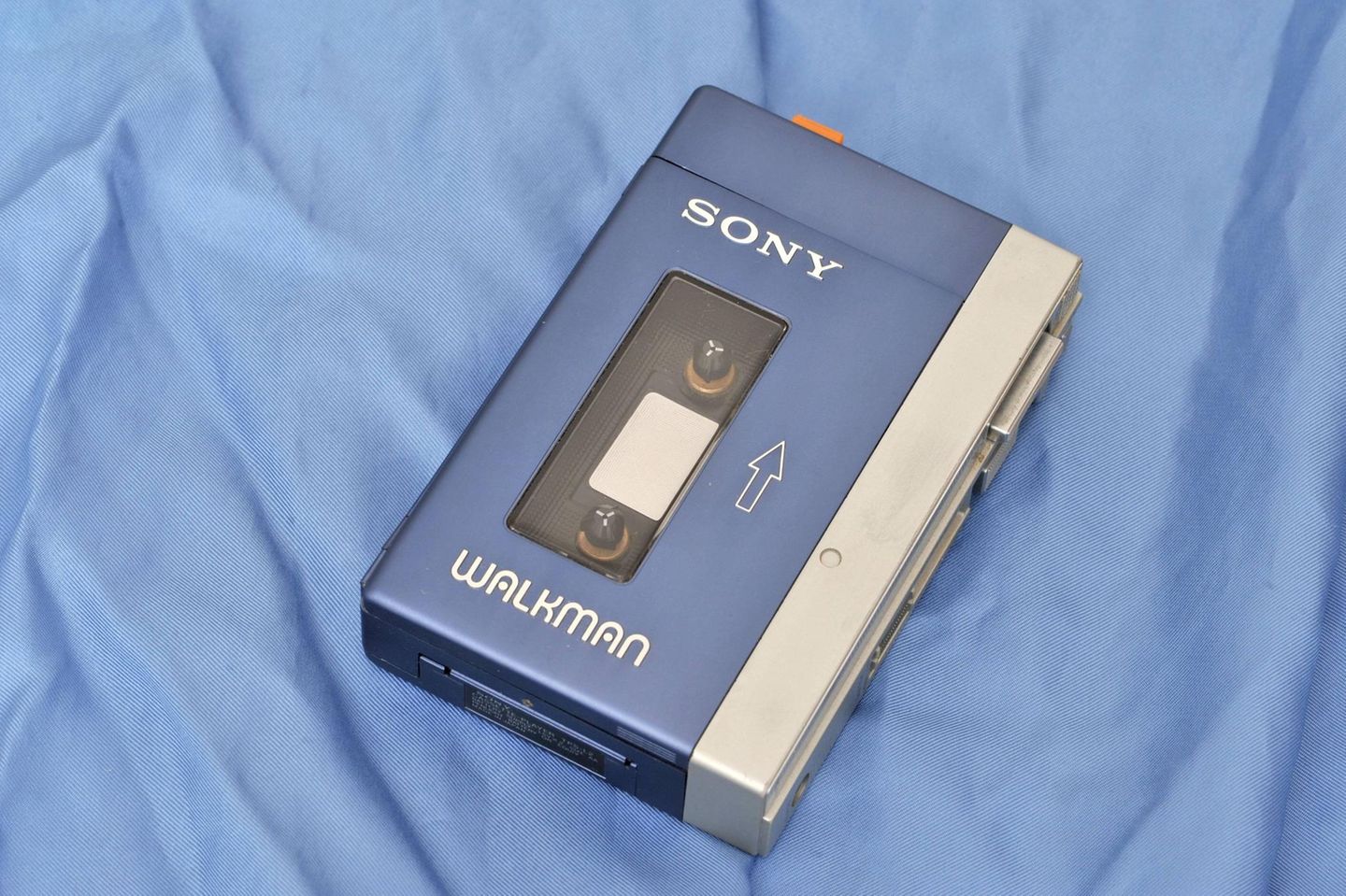 Sony Walkman 10/20 her Walkman von Sony, Modell TPS-L2 von 1979 der das erste erster erstes mobiles Kassettenabspielgerät