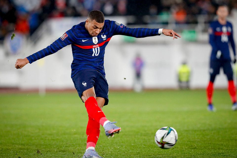 #2 Kylian Mbappé Kylian Mbappé kurz nach einem Schuss