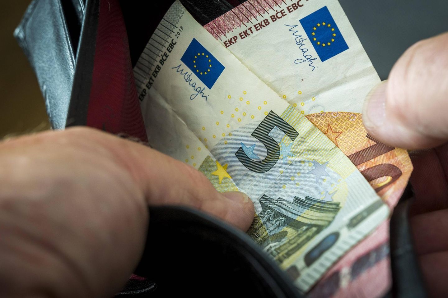 Geldscheine im Portemonnaie