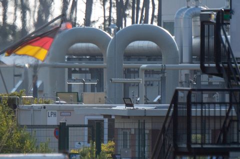 Rohrsysteme und Absperrvorrichtungen in der Gasempfangsstation der Ostseepipeline Nord Stream 1 in Lubmin