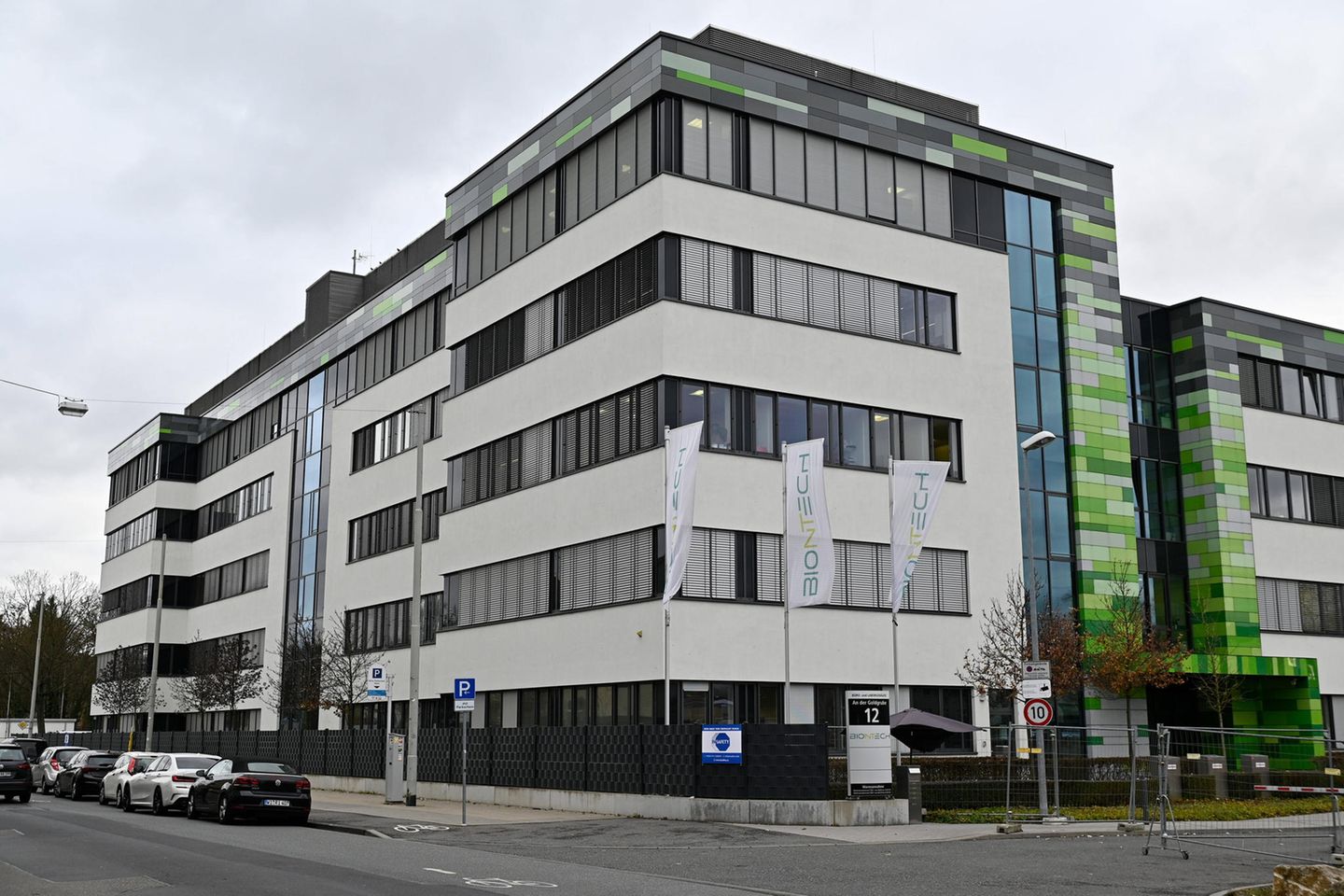 Buero- und Laborgebaeude des Pharmaunternehmens BioNTech in Mainz
