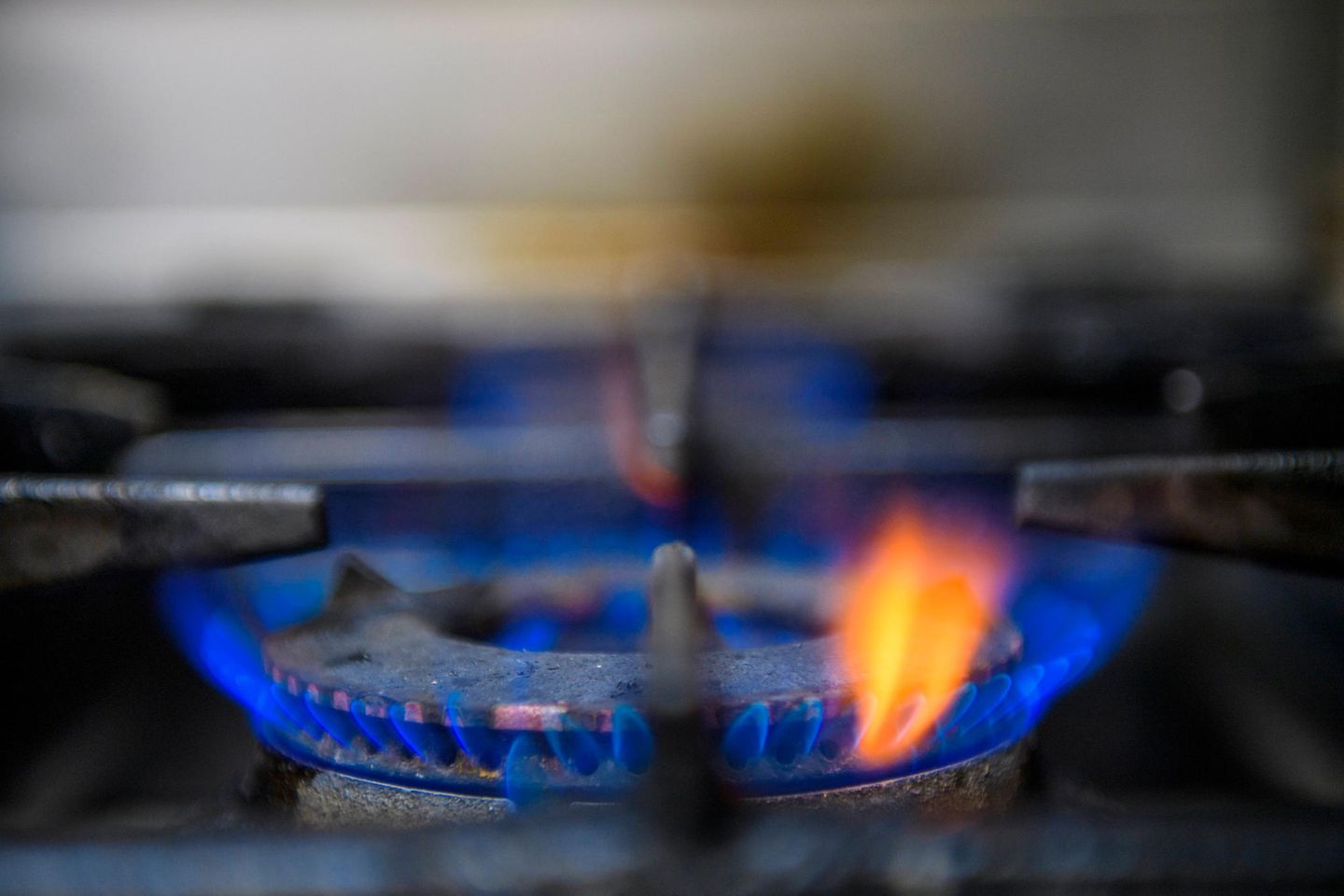 Die Mehrwertsteuersenkung auf Gas soll bis März 2024 gelten.