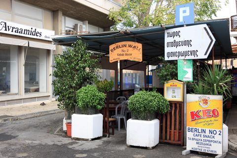 Die Haupstadt Zyperns Nikosia ist eine geteilte Stadt. So mancher Expat mag sich an die Zeiten der Berliner Mauer erinnert fühlen
