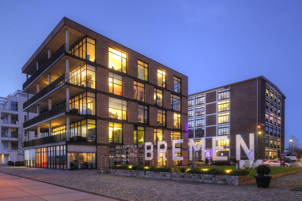 Etwas höher als in Berlin fiel der Anteil an Einkommensmillionären ausgerechnet im finanzschwachen Bremen aus – dem Bundesland mit dem höchsten Armutsrisiko. Es kam wie Schleswig-Holstein auf eine Quote von 0,58 Promille. 59 Prozent der Einkommensmillionäre erzielten ihre Haupteinnahmen übrigens aus einem Gewerbebetrieb.