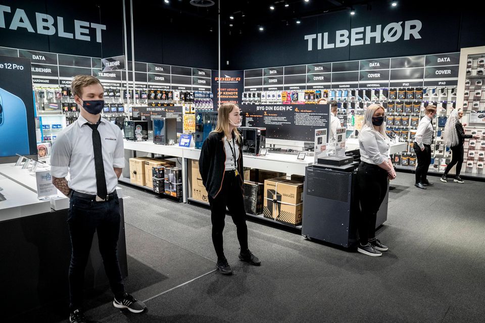 Arbeit ist EU-weit in Dänemark mit Abstand am teuersten. Destatis meldete für unser Nachbarland einen Durchschnittswert von 48,30 Euro. Das waren 5,60 Euro mehr als bei Luxemburg auf Platz zwei. Schlusslicht bei den Arbeitskosten in der EU wurde Bulgarien mit 6,80 Euro pro Stunde. Es lag damit deutlich unter den folgenden Staaten (Rumänien: 8,10 Euro, Kroatien: 10,90 Euro).