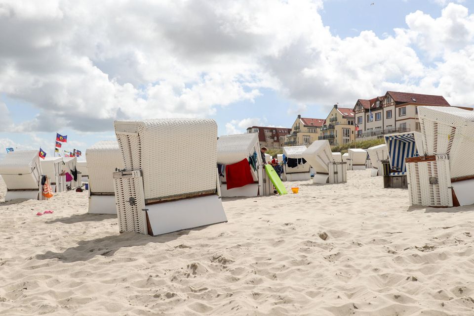 Auf Wangerooge spitzte sich die Lage 2021 hingegen bereits deutlich zu. An eine Preisspanne zwischen 6500 und 9000 Euro wie im Vorjahr war 2021 nicht mehr zu denken. Die Makler verzeichneten stattdessen Kosten zwischen 8000 und 11.000 Euro. Ein mittlerer Preis von 9500 Euro pro Quadratmeter bedeutete Platz fünf im Statista-Ranking für die Nordsee-Inseln.