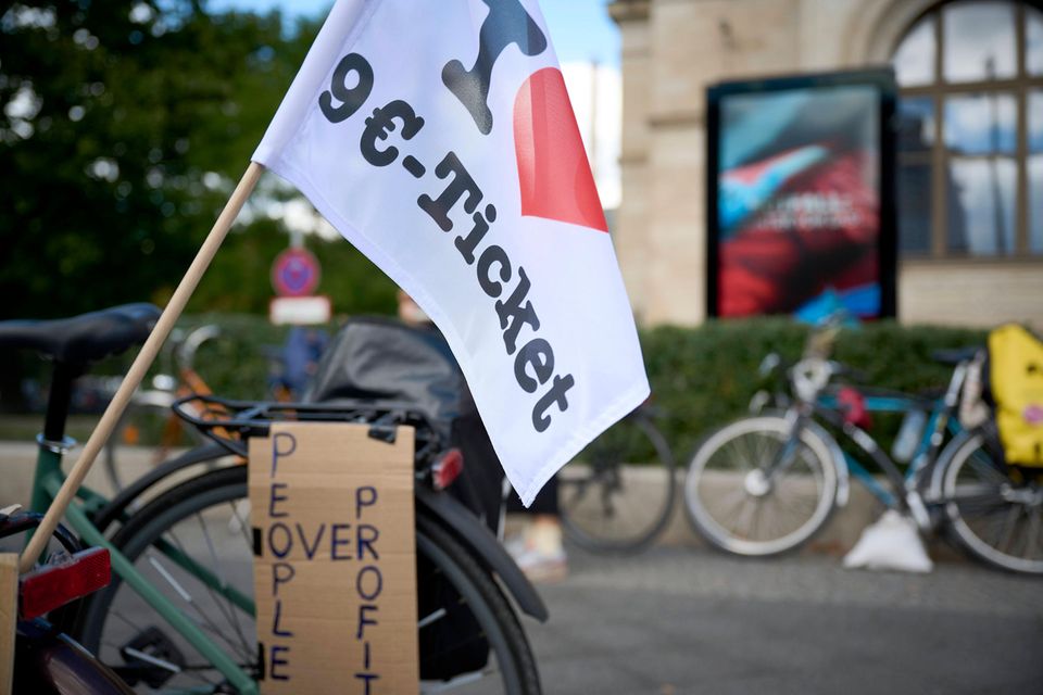 Das beliebte 9-Euro-Ticket ist zum 1. September ausgelaufen. Die Bundesregierung diskutiert über Nachfolge-Lösungen