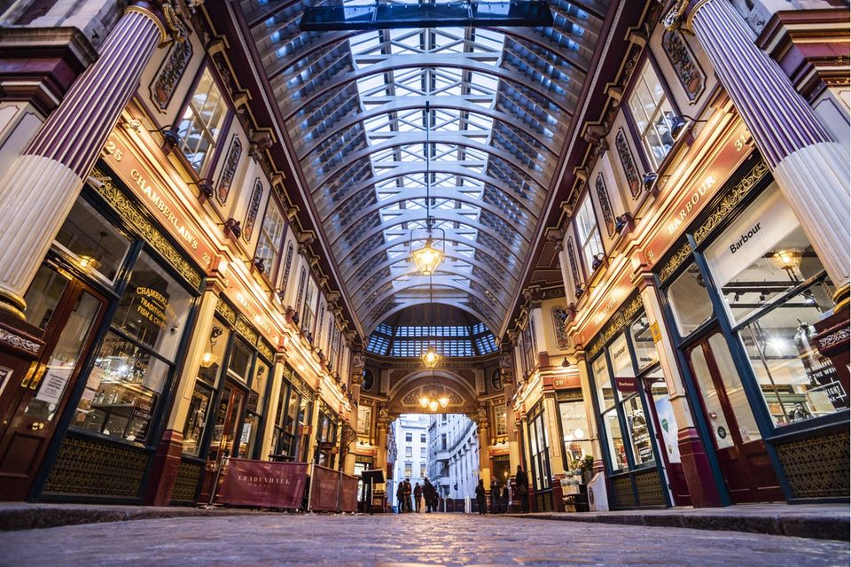 4 London London war im Ranking der lebenswertesten Städte 2021 fast abgeschrieben worden. Gerade einmal Platz 60 nahm das europäische Finanzzentrum nach Brexit und Corona noch ein. Im Frühjahr 2022 aber stuften die EIU-Experten London 27 Plätze oder 13,2 Punkte weiter oben ein. 89,9 Punkte reichten für Platz 22. Das war allerdings abgesehen von den Nummern neun und zehn auf dieser Liste die schlechteste Platzierung unter den Aufsteigern.