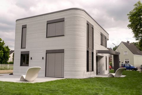 Im nordrhein-westfälischen Beckum steht das erste deutsche Einfamilienhaus aus dem Betondrucker