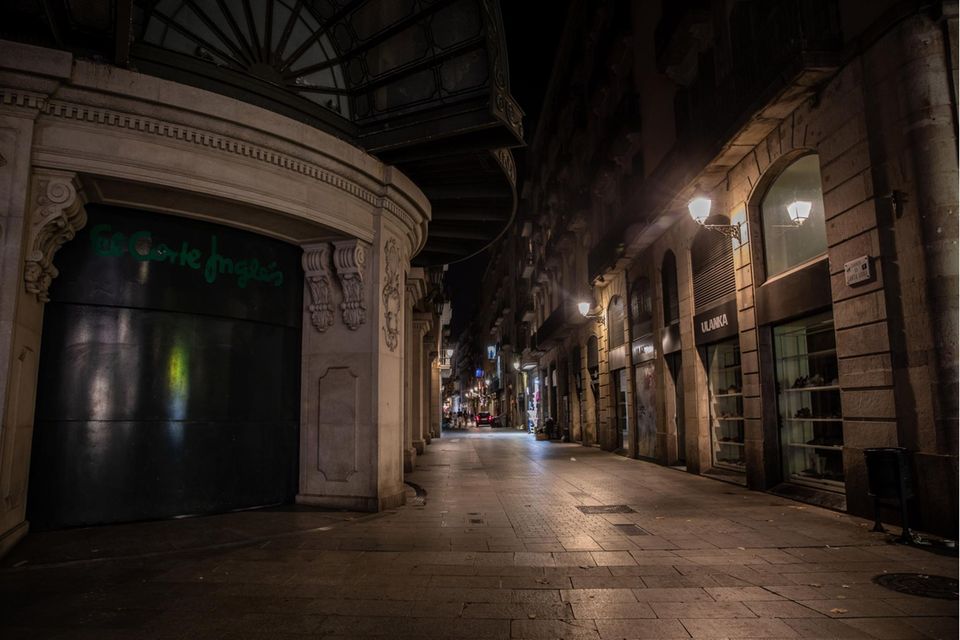 Auch in Barcelona gilt das Gesetz, wonach Läden abends ihre Schaufensterbeleuchtung abschalten müssen